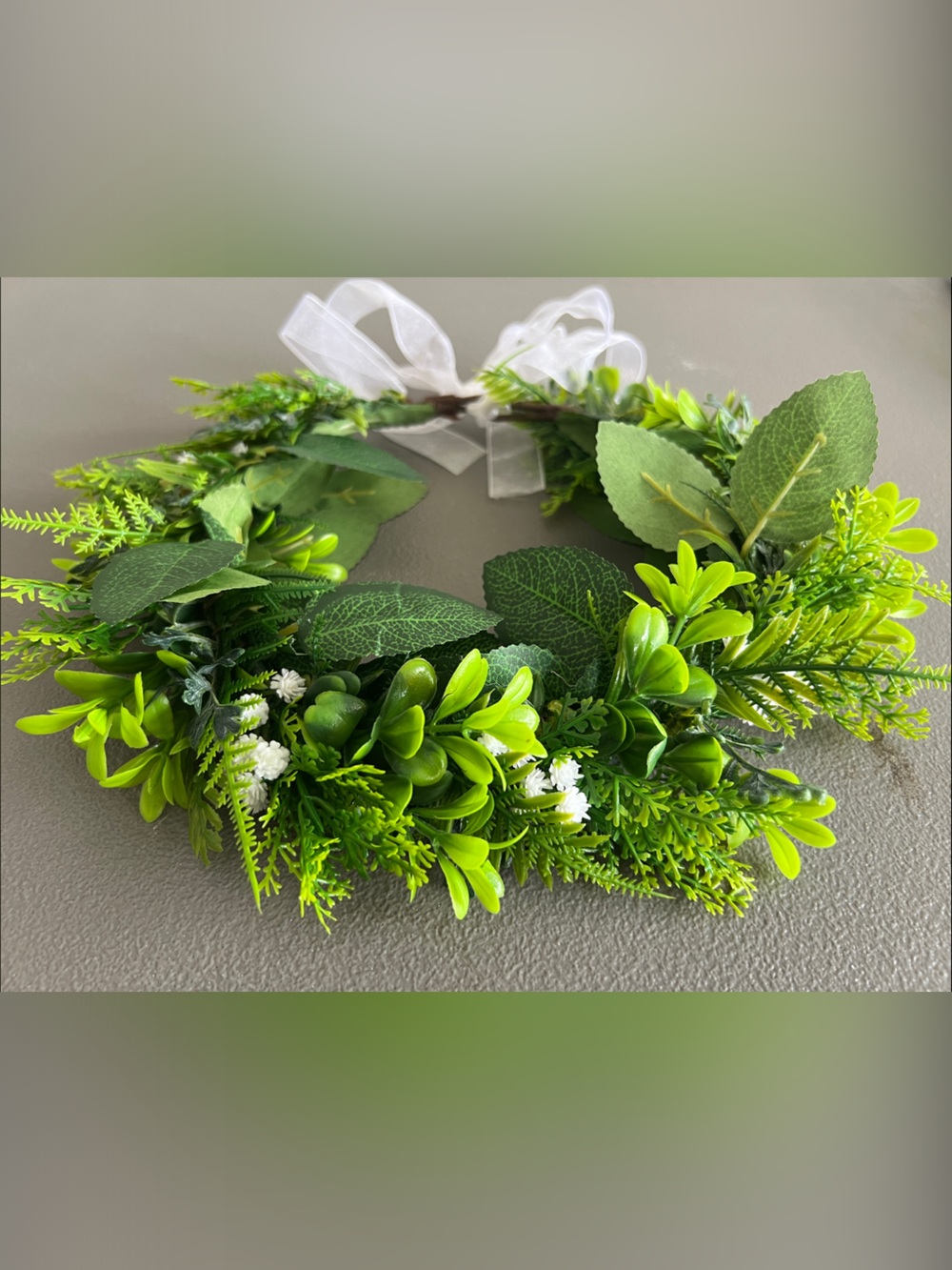 🍃🤍NWT LUSH FAUX GREEN & WHITE FLORAL HEAD CROWN🤍🍃